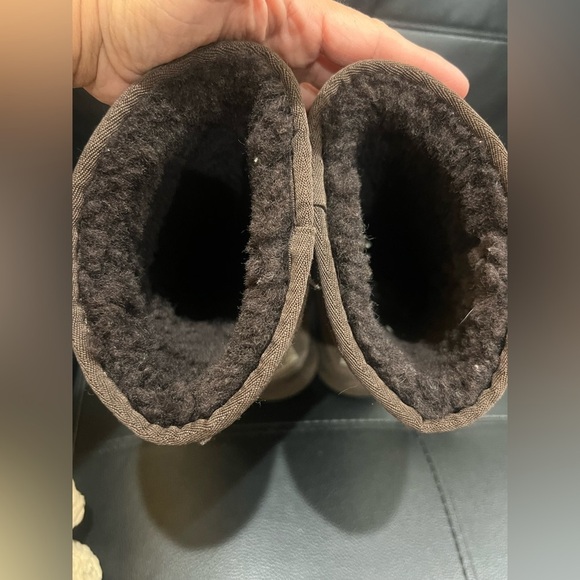 UGG Classic Tall Chocolate Brown Boots size 5 good condition of the leather! - Picture 4 of 9